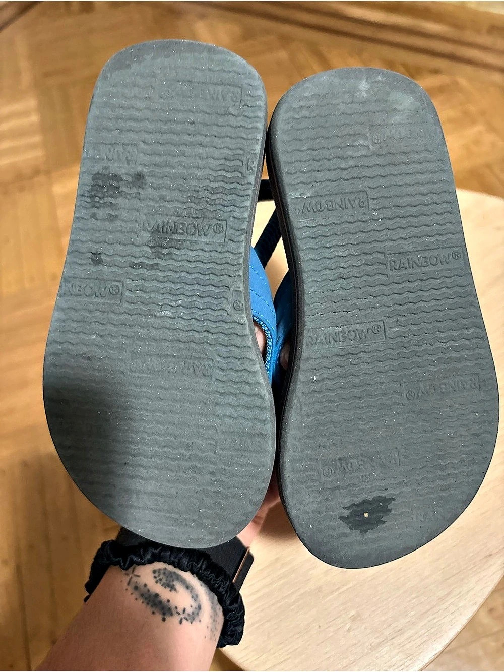Toddler Sz 9/10 Rainbow Blue Flip Flop Sandals - Picture 3 of 3